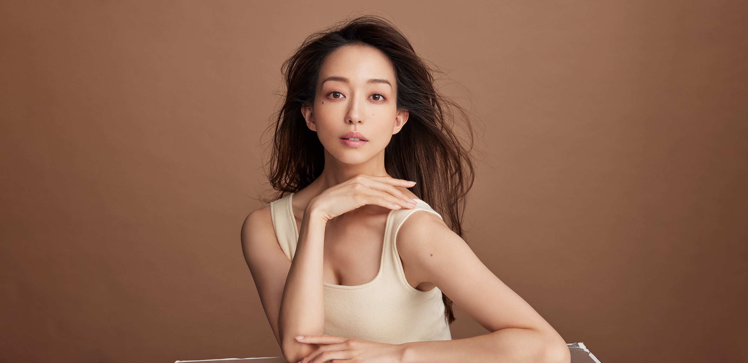 松島花さん 新ビジュアル公開 「CLEAN」「NATURAL」「NUDY」「ELEGANCE」がテーマに